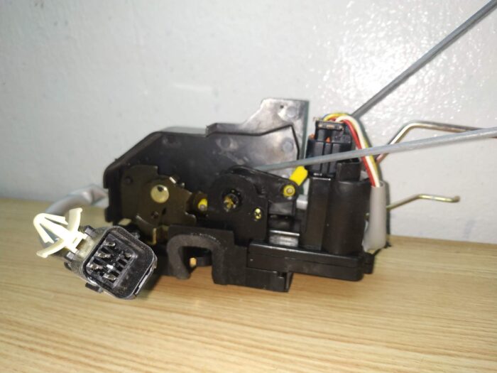 Cerradura Frontal Derecho con Cierre Hyundai Getz 1,4 Bj.02-05