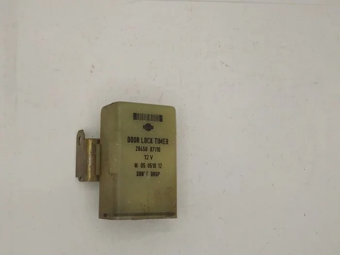 Relé control de puertas Nissan Primera 1996