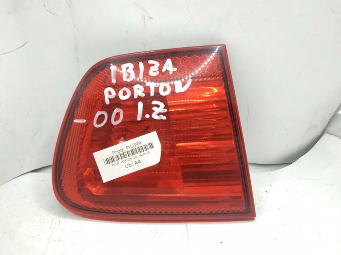 Piloto portón trasero izquierdo Seat Ibiza (6K1) 2000 sin portalámparas