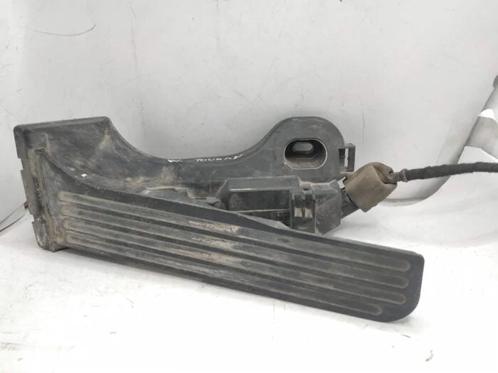 Pedal potenciómetro acelerador Volkswagen Touran Caddy diésel