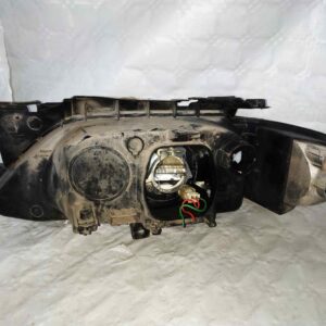 Faro delantero derecho Citröen Xsara 1999 falta tapa trasera
