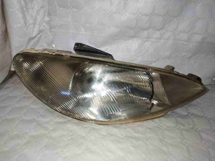 Faro delantero derecho Peugeot 206 2000