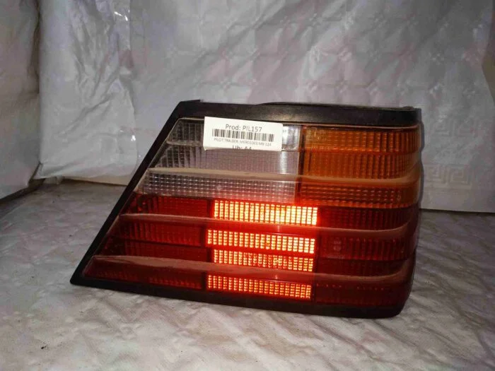 Piloto trasero derecho Mercedes Benz W124 sin portalámparas
