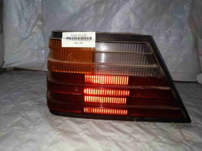 Piloto trasero izquierdo Mercedes Benz W124 sin portalámparas