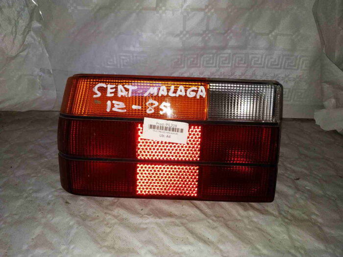 Piloto trasero izquierdo Seat Malaga 1985 con portalámparas