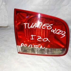 Piloto trasero izquierdo interior portón Volkswagen Touareg 2003 con portalámparas
