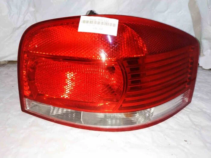 Piloto trasero derecho Audi A3 2008 con portalámparas
