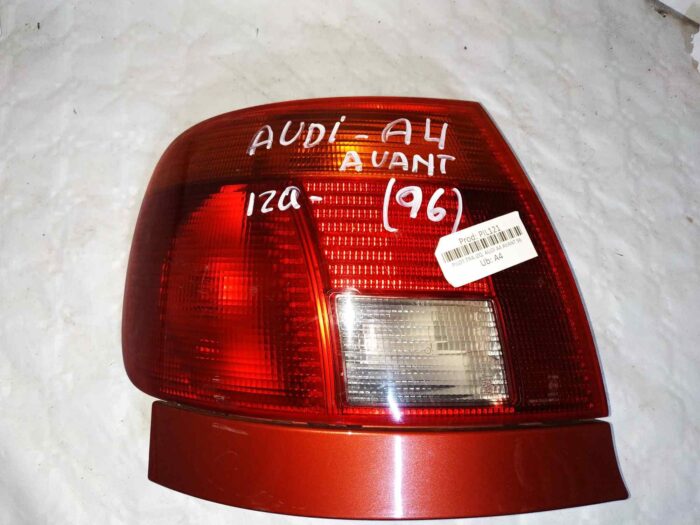 Piloto trasero izquierdo Audi A4 Avant 1996 con portalámparas y bisel naranja