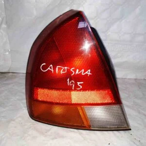 Piloto trasero izquierdo Mitsubishi Carisma1995 con portalámparas