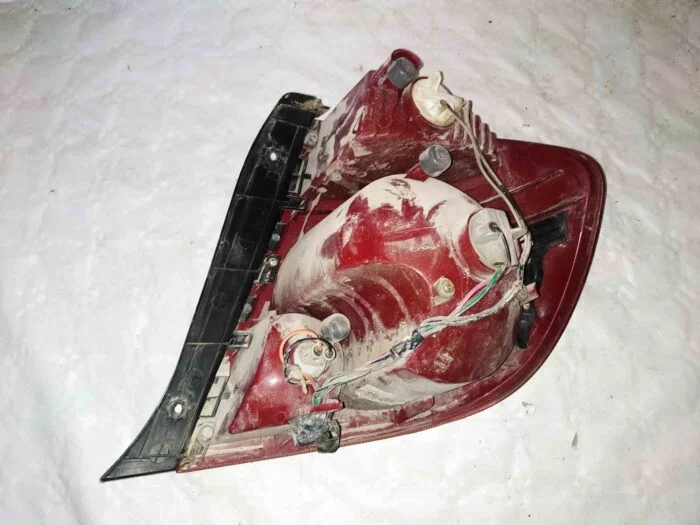 Piloto trasero izquierdo Hyundai Accent 2003 con portalámparas