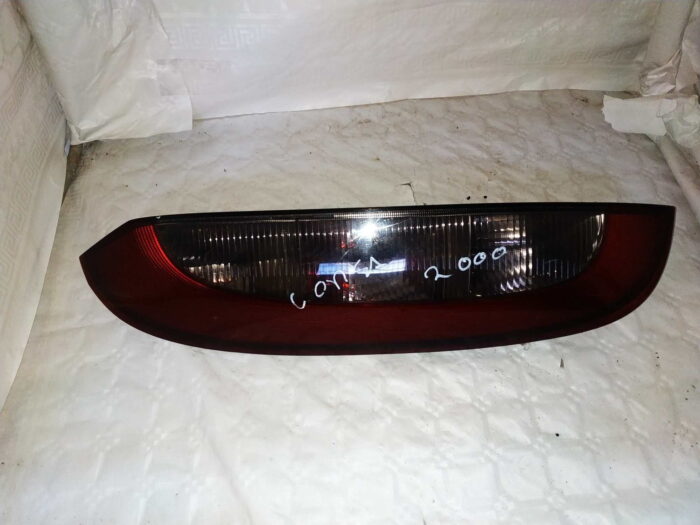 Piloto trasero izquierdo Opel Corsa C 2000 con portalámparas