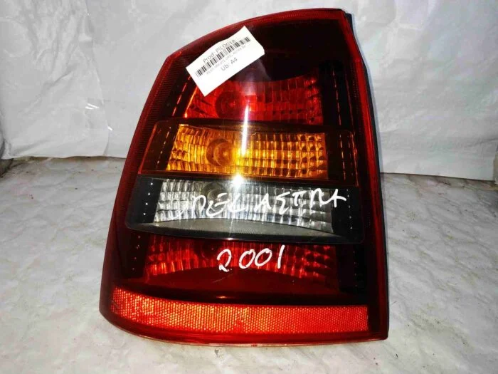 Piloto trasero izquierdo Opel Astra G Berlina2001 con portalámparas ahumado