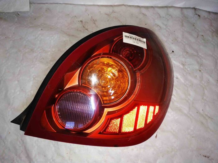Piloto trasero derecho Nissan Almera 2004 Restiling con portalámparas