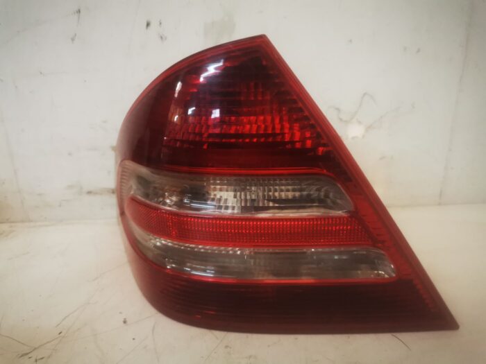 Piloto trasero izquierdo Mercedes Benz Clase C (W203)