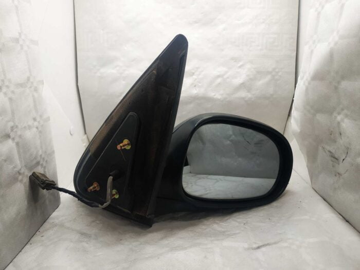 Espelho retrovisor direito Nissan Bluebird