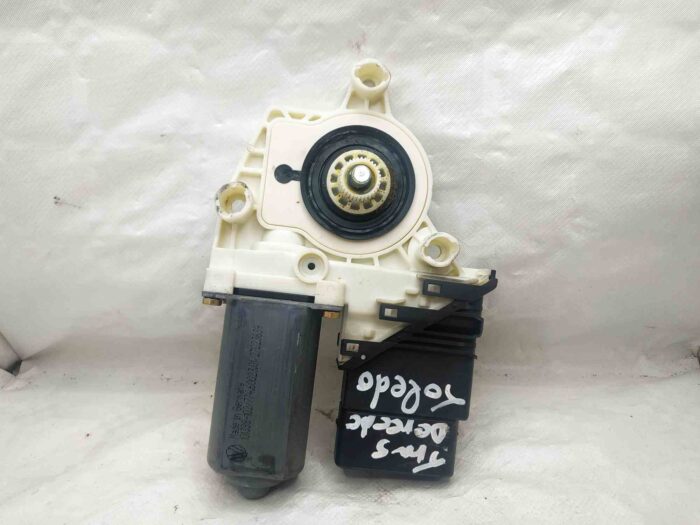 Motor elevalunas trasero derecho Seat Toledo II, León I, Golf IV, Bora 2003