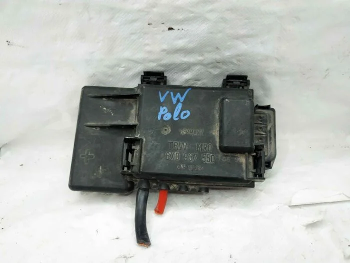 Caja relés tapa batería Volkswagen Polo (6N1) 1998