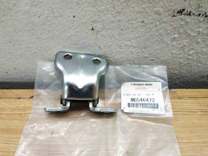 Dobradiça da porta direita Mitsubishi Lancer