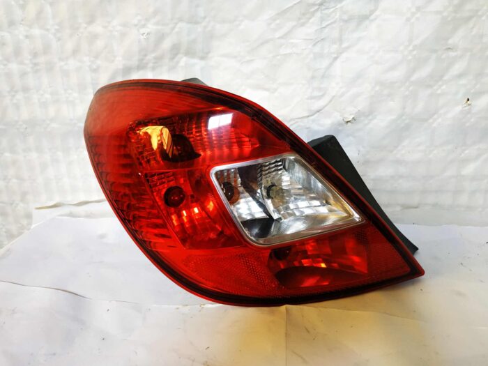 Luz traseira esquerda Opel Corsa D