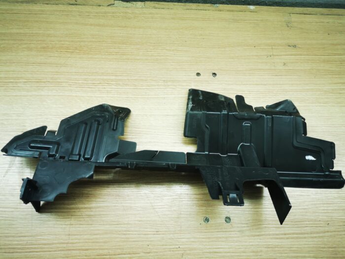 Defletor de ar do radiador parte direita Opel Astra K15
