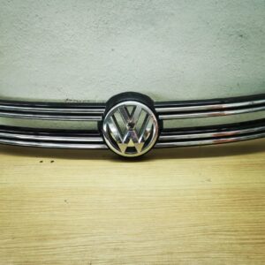 Grade dianteira VW Tiguan 2009 com emblema