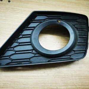Grade de neblina dianteira direita Seat Arona 6F