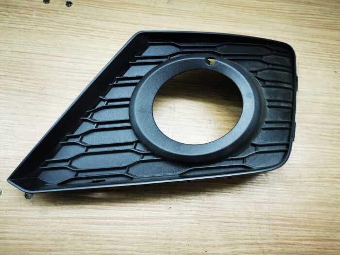 Grade de neblina dianteira direita Seat Arona 6F