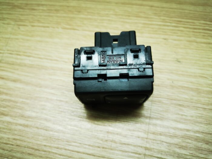 Controle de ajuste de espelho Nissan Pathfinder III