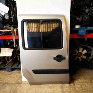 Porta lateral direita Fiat Dobló 119 cinza