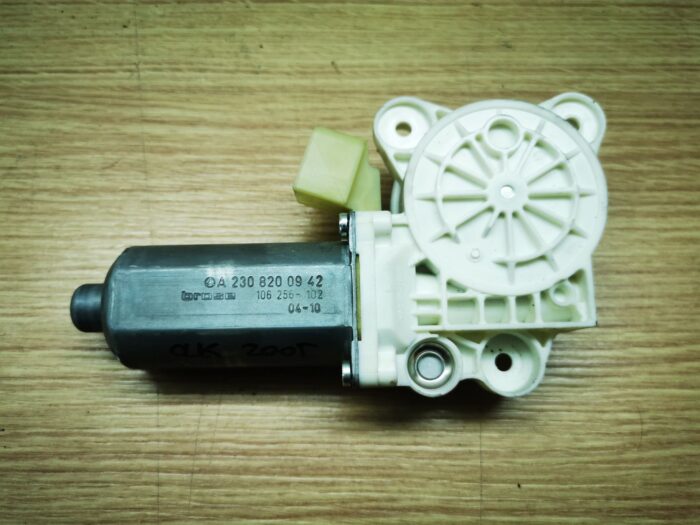 Motor da janela dianteira direita Mercedes Benz CLK W209