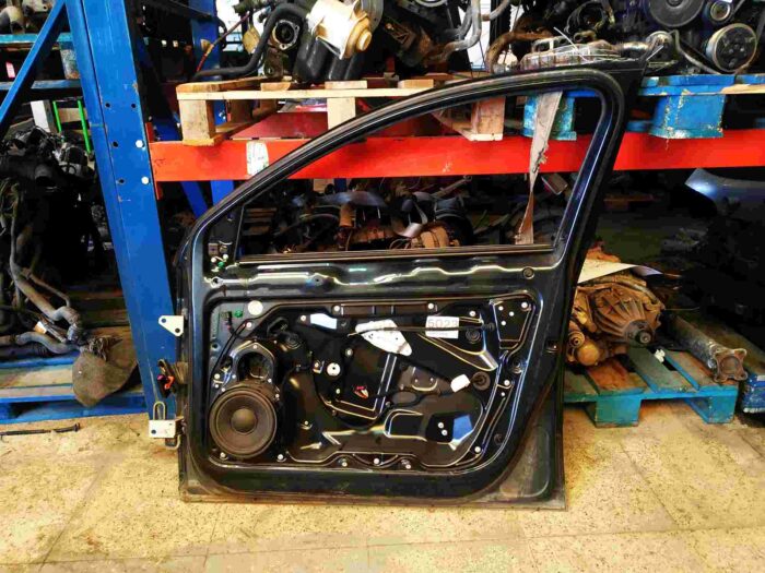 Porta dianteira direita azul escuro VW Passat