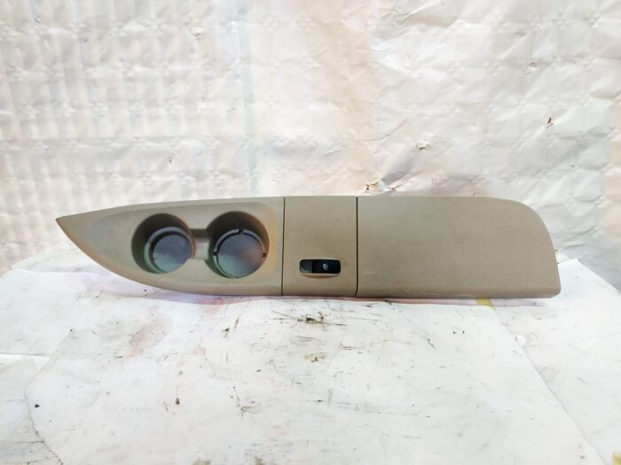 Moldura central para porta-copos e reguladores de janela Kia Carnival II