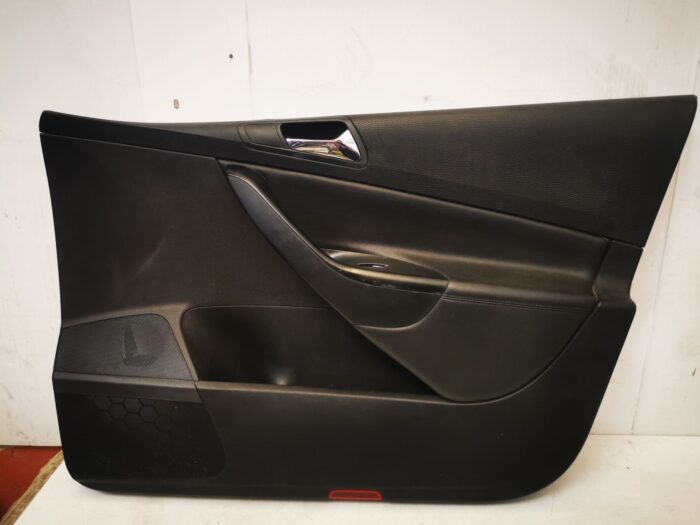 Acabamento em couro completo na porta dianteira direita VW Passat B6