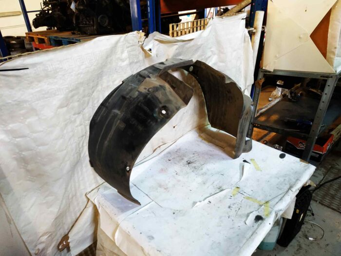 Pára-lama interno dianteiro esquerdo Opel Corsa C
