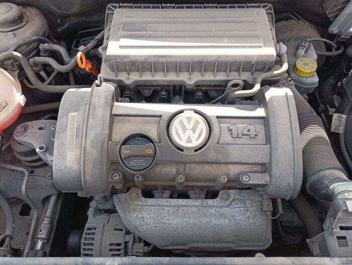 Motor completo Volkswagen Polo 1.4 16V 80CV gasolina BUD 2006 pocos kilómetros