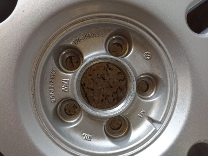 Roda original de alumínio Volkswagen Golf IV R16