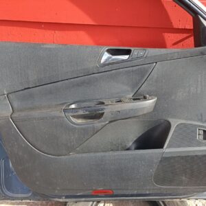 Acabamento em couro na porta dianteira esquerda VW Passat B6