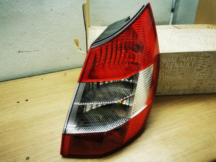 Luz traseira direita Renault Scenic II e Grand Scenic II com porta-lâmpada