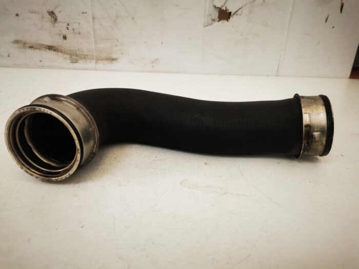 Tubo intercooler Volkswagen Passat B6 2.0tdi vários modelos Grupo VAG
