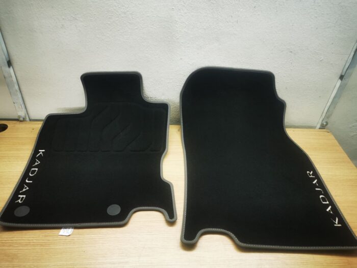 Conjunto completo de tapetes originais Renault Kadjar pretos com rebordo em borracha cinza reversível