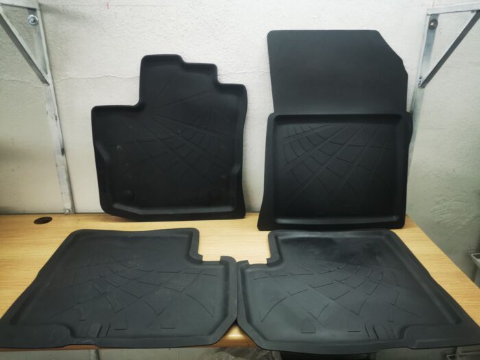 Conjunto completo de tapetes de borracha originais Dacia Lodgy preto