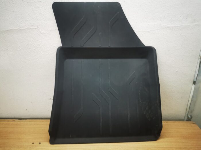 Tapete de borracha original dianteiro direito preto Renault Megane IV