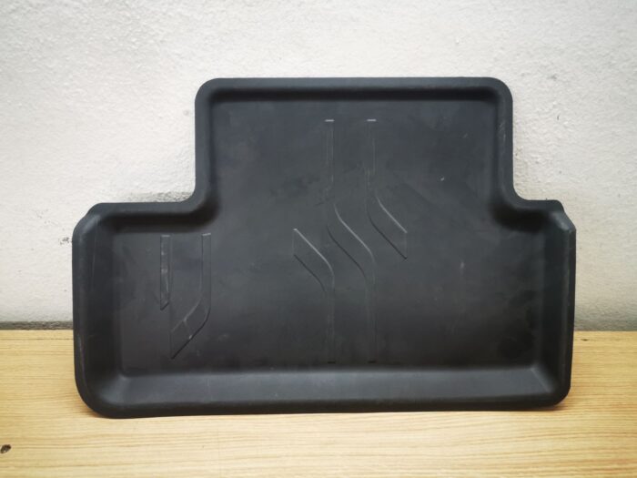 Tapete traseiro esquerdo original em borracha preta Renault Megane IV