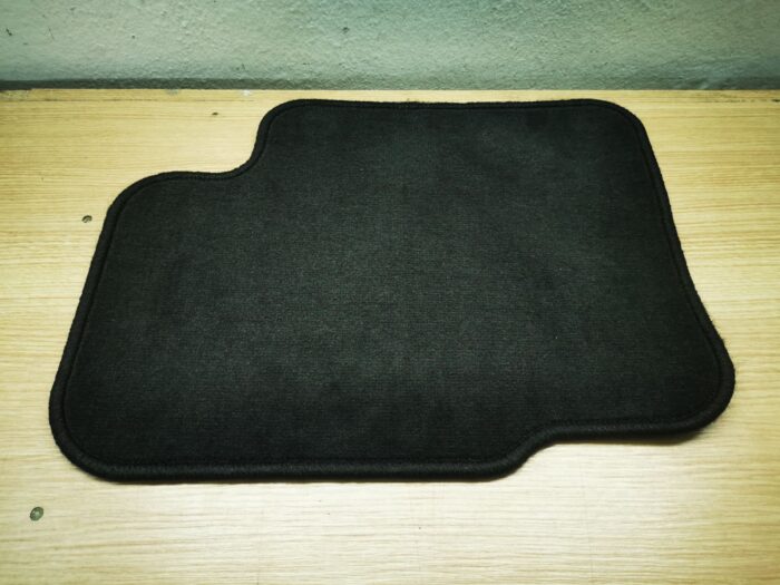 Tapete traseiro direito preto original Dacia Lodgy