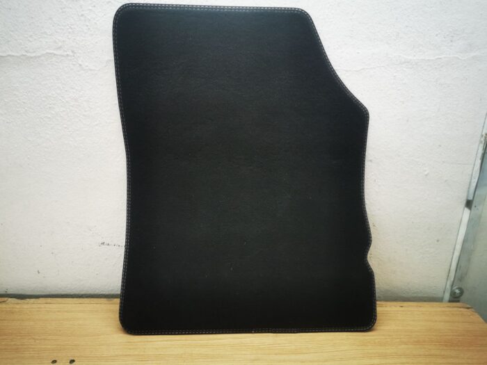 Tapete dianteiro direito original Renault Scenic IV preto