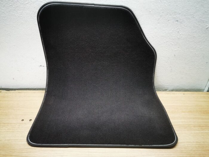 Tapete dianteiro direito Renault Espace original castanho escuro