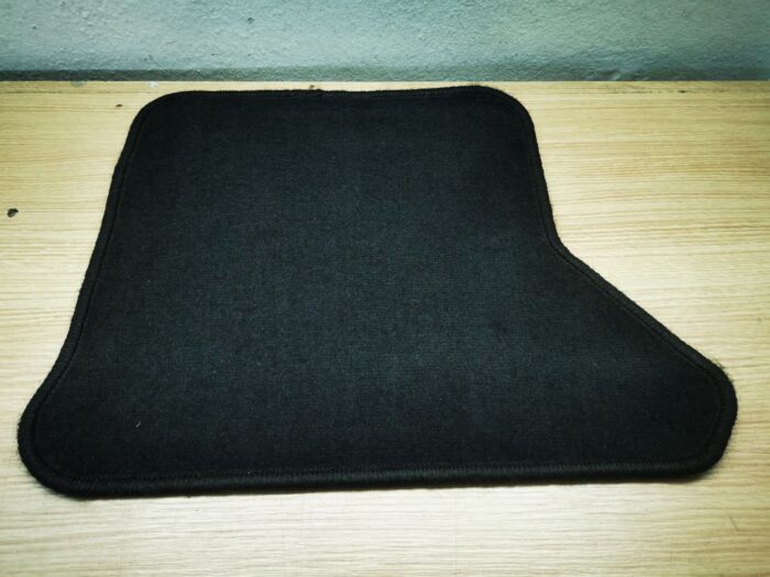Tapete traseiro direito original Renault Dokker preto