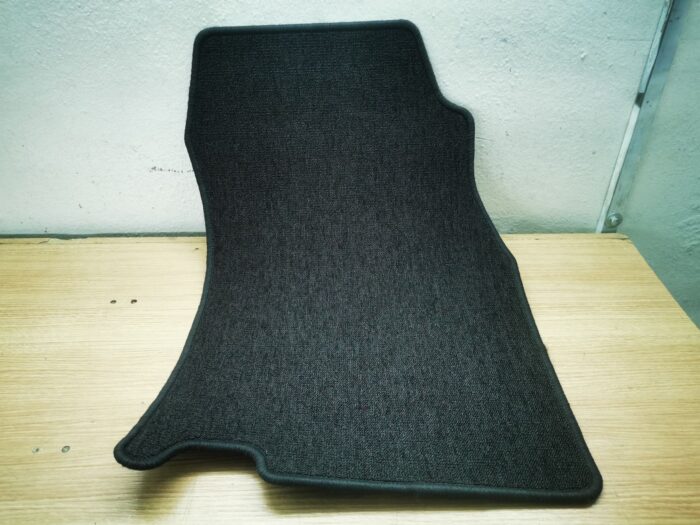 Tapete dianteiro direito original Renault Kadjar preto