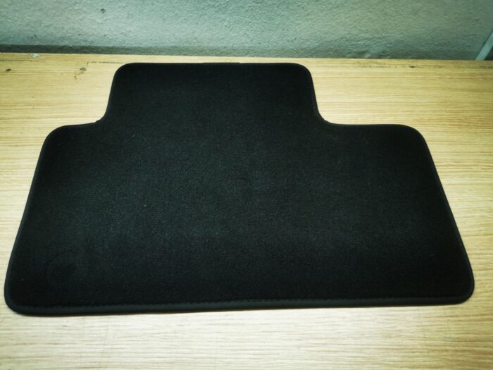 Tapete traseiro direito original Renault Captur II preto