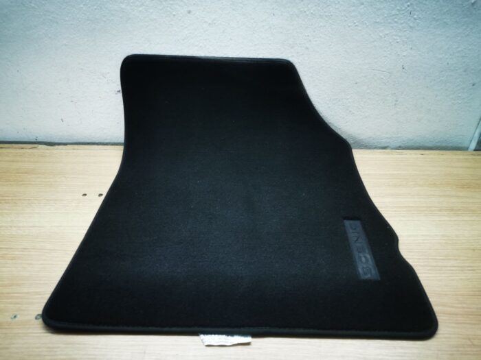 Tapete dianteiro direito original Renault Scenic IV preto